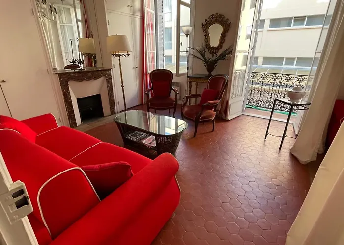 Large 2-room - Wifi, Air Conditioning شقة